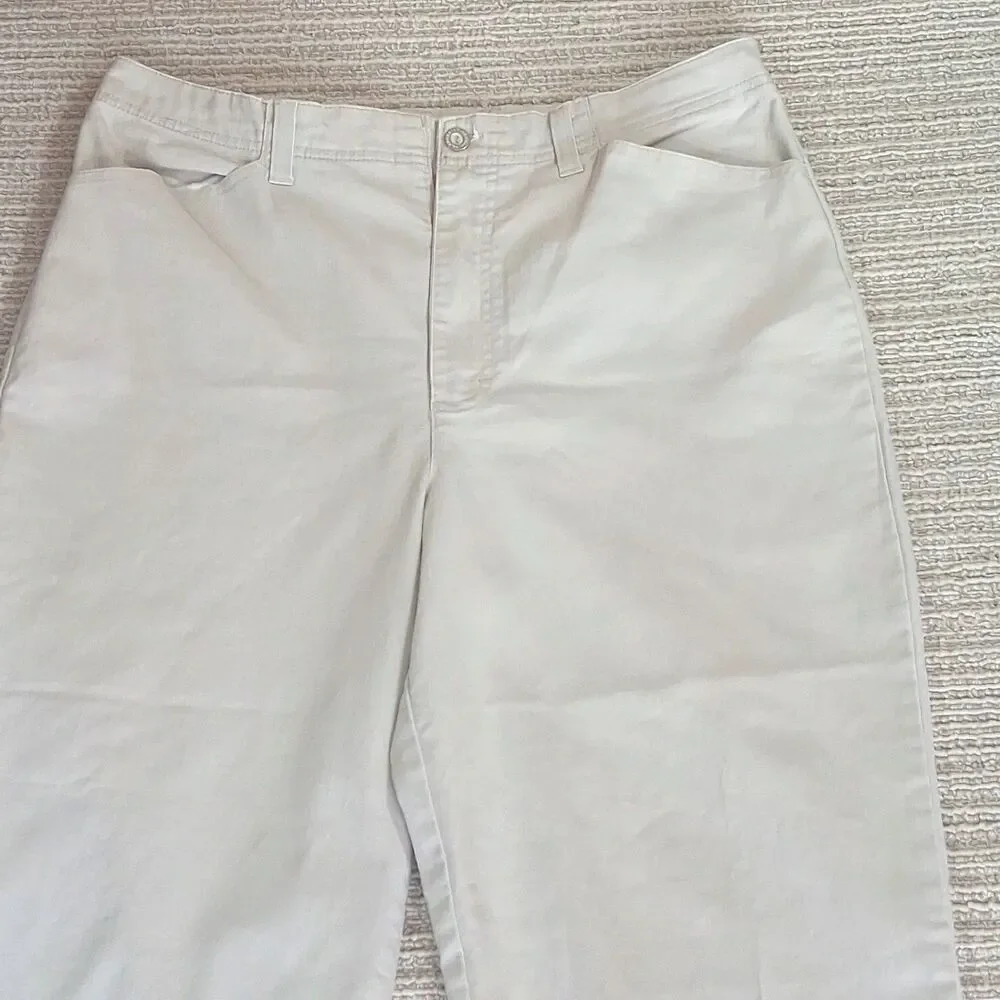 GLORIA VANDERBILT Women's Size 14 Khaki Pleated Capri Pants Cotton Blend Khakis - Picture 7 of 10